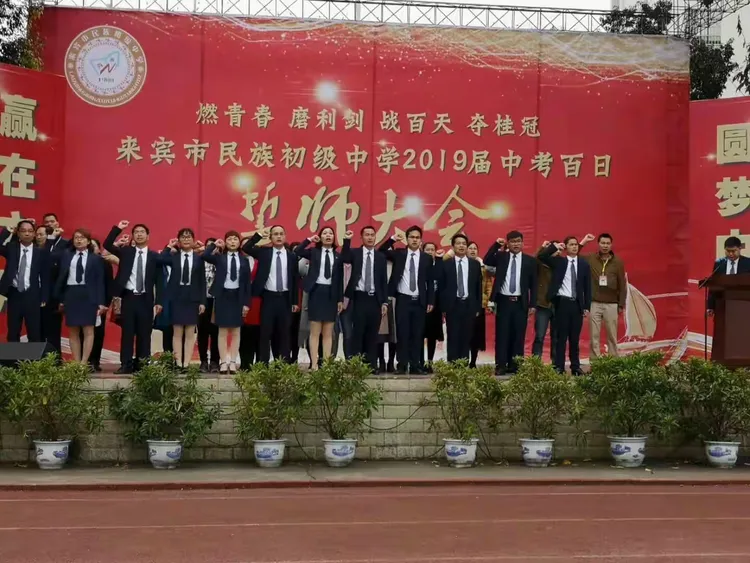 天博官网-言传身教的名师教练指导球队取得连胜，创造奇迹(说好一起踢球你却当教练)