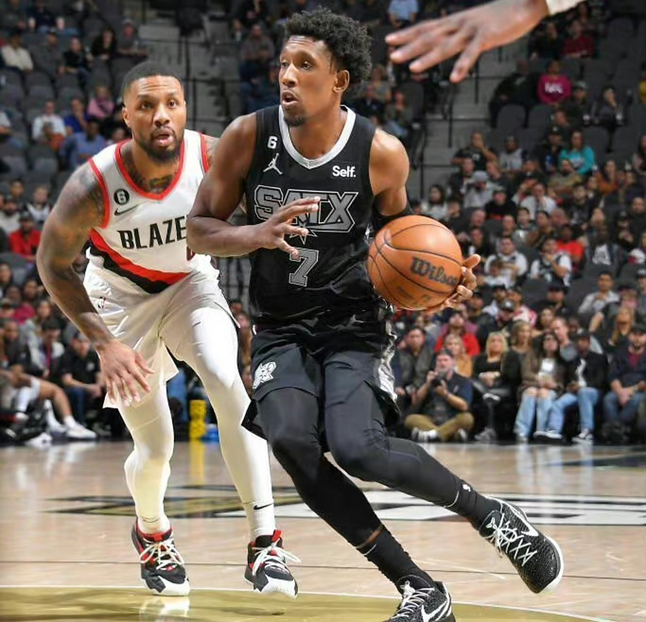 开拓者不敌马刺，利拉德遭遇低迷(开拓者不敌马刺,利拉德遭遇低迷是哪一集)