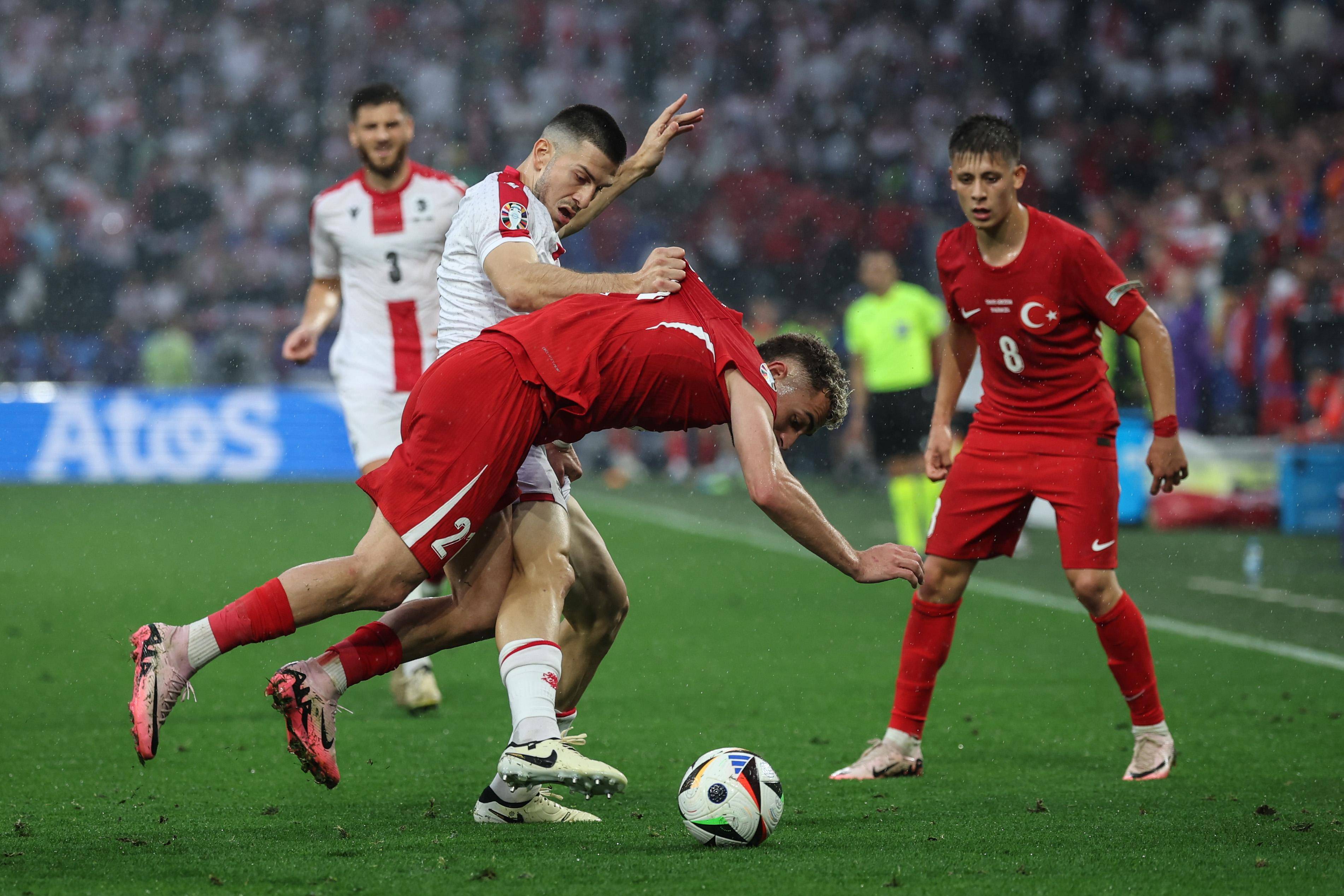 包含欧国联比赛，塞尔维亚主场迎击土耳其的词条